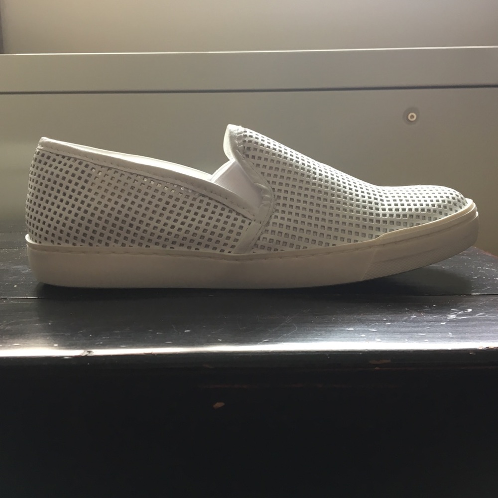 Steve Madden White Leather Slip On Sneakers NIB - Picture 3 of 8
